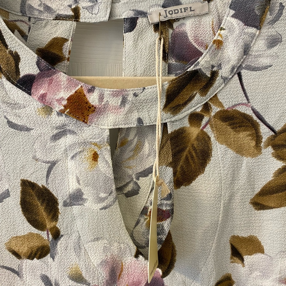 Flower Blouse - Picture 2 of 3